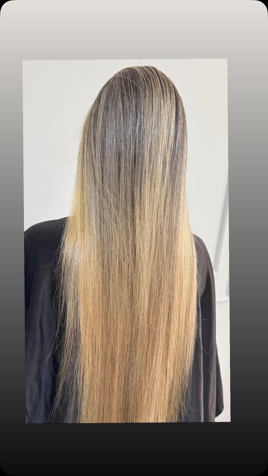Cabelo longo liso com mechas claras