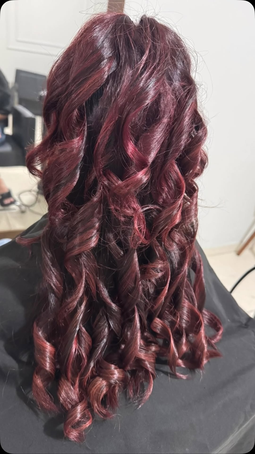 Cabelo vinho com ondas, trabalho publicado por Denize e Naila